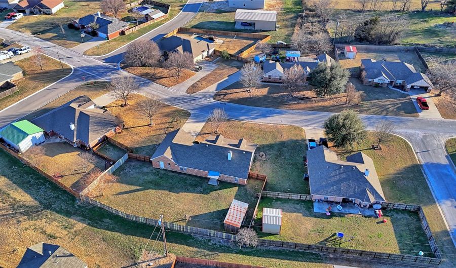 107 Ashley St, Alvord, TX 76225 - 3 Beds, 2 Bath
