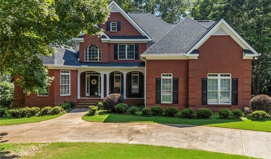 1050 Chestnut Glen Dr, Athens, GA 30606 - 8 Beds, 5 Bath