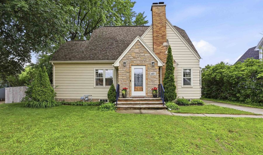 821 S WEIMAR St, Appleton, WI 54915 - 3 Beds, 2 Bath