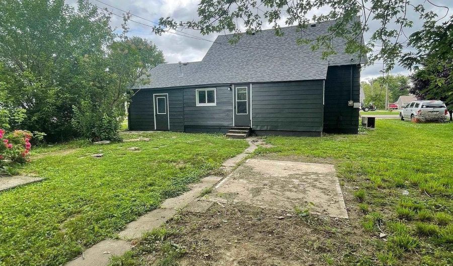 310 S Jefferson St, Bicknell, IN 47512 - 3 Beds, 1 Bath