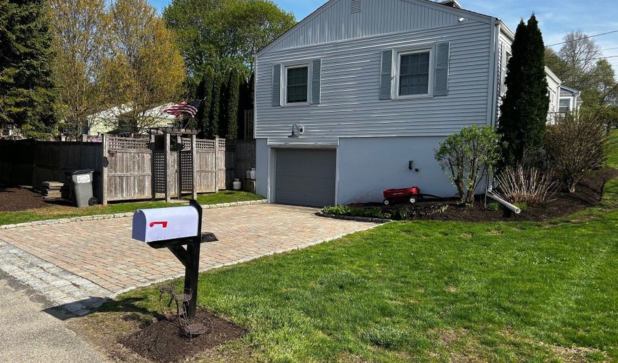 17 Highview Ter, Bethel, CT 06801 - 2 Beds, 1 Bath