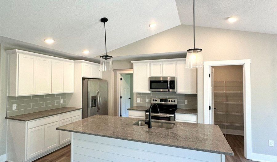 519 Meadows Ct, Polk City, IA 50226 - 4 Beds, 3 Bath