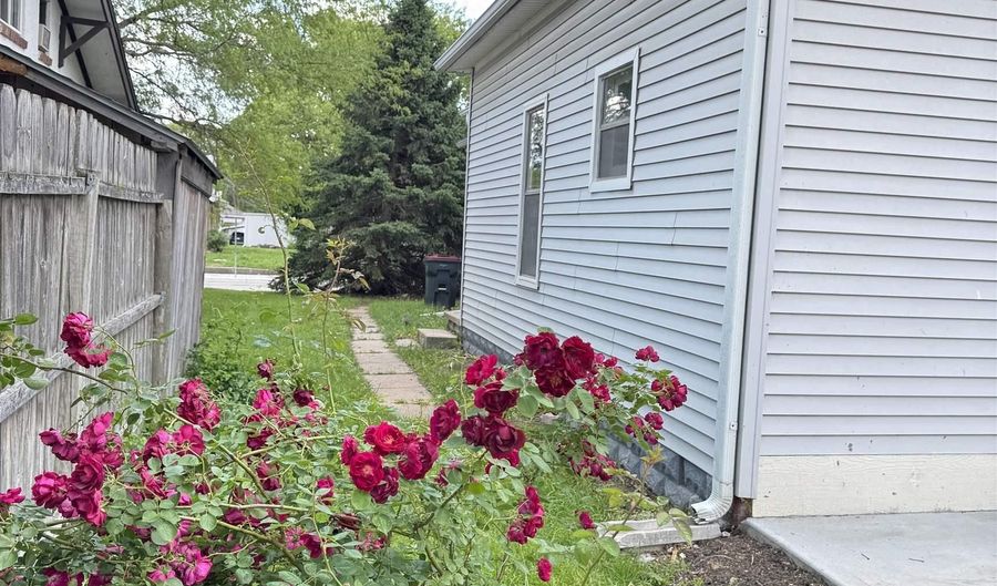 1200 Court St, Beatrice, NE 68310 - 4 Beds, 2 Bath