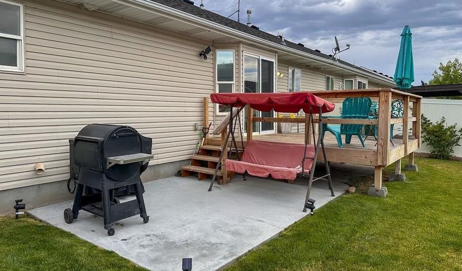 1218 Ashland Dr, Ammon, ID 83404 - 2 Beds, 2 Bath