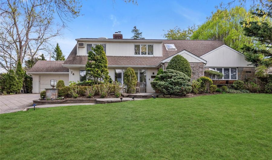 76 Parkview Dr, Albertson, NY 11507 - 4 Beds, 3 Bath