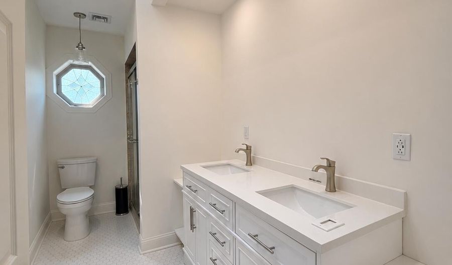 530 Palmer Ave, Belford, NJ 07718 - 5 Beds, 4 Bath