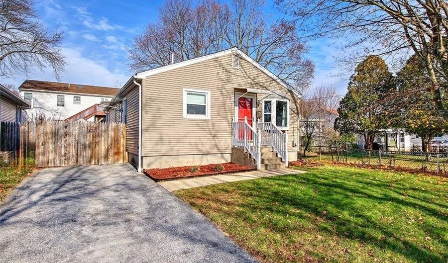 72 Vermont St, Cranston, RI 02920 - 3 Beds, 1 Bath