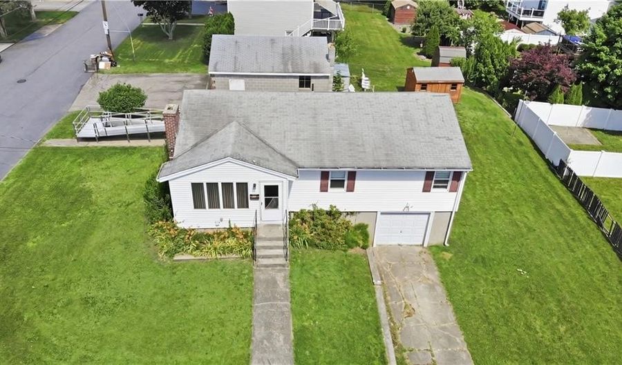 28 City View Pkwy, Johnston, RI 02919 - 3 Beds, 1 Bath