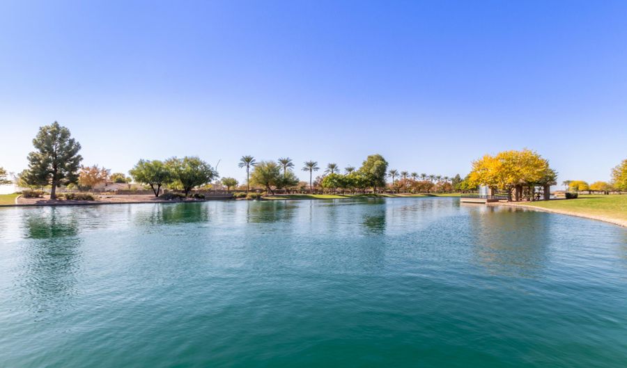 206 W HAWAII Dr, Casa Grande, AZ 85122 - 5 Beds, 3 Bath