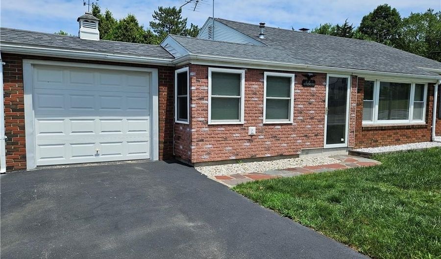 461 River Rd, Lincoln, RI 02865 - 2 Beds, 1 Bath