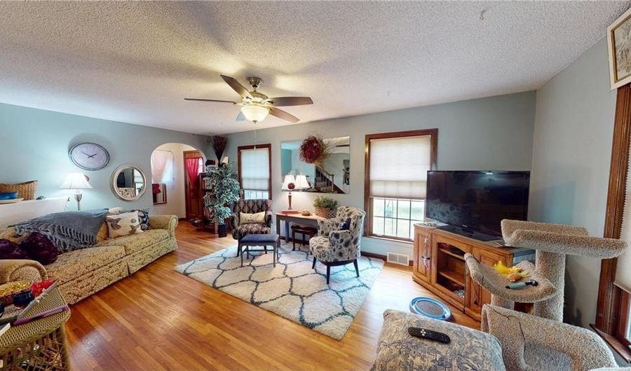 1015 W William St, Albert Lea, MN 56007 - 2 Beds, 3 Bath