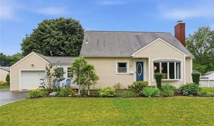 29 Harvest Dr, Coventry, RI 02816 - 3 Beds, 1 Bath