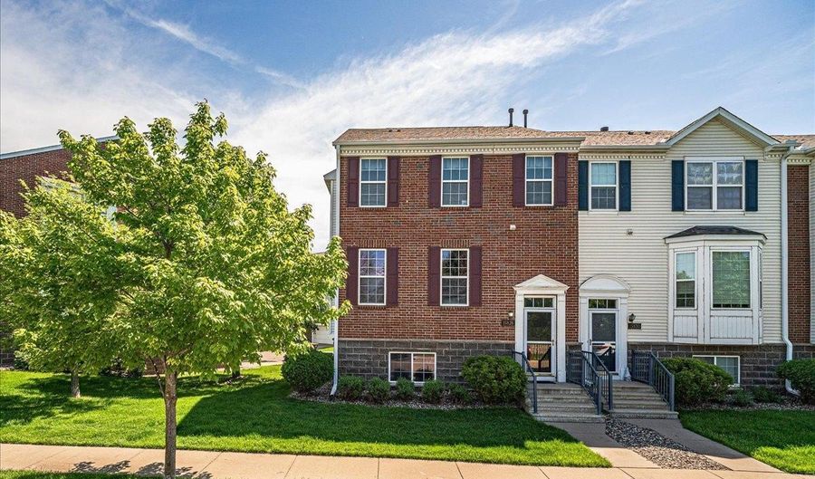 15826 Frisian Ln, Apple Valley, MN 55124 - 3 Beds, 3 Bath