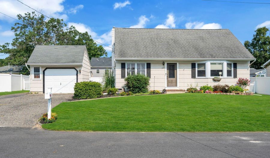 728 Neptune Ave, Beachwood, NJ 08722 - 3 Beds, 2 Bath
