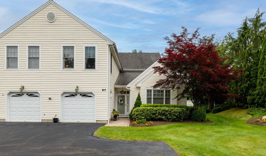 67 Southwick Ct 67, Cheshire, CT 06410 - 2 Beds, 3 Bath