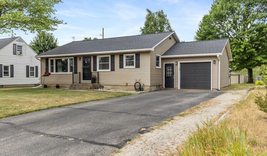 11283 Brown Ave, Allendale, MI 49401 - 3 Beds, 2 Bath