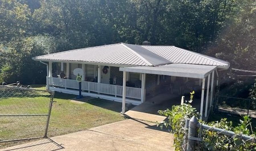 5453 ROBIN Cir, Adamsville, AL 35005 - 3 Beds, 2 Bath