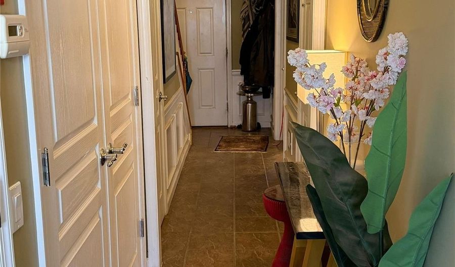 14 Maler Ln, Patchogue, NY 11772 - 2 Beds, 2 Bath