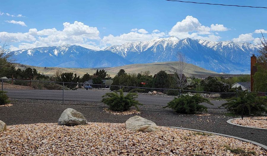 629 Thorobred Ave, Gardnerville, NV 89410 - 3 Beds, 3 Bath