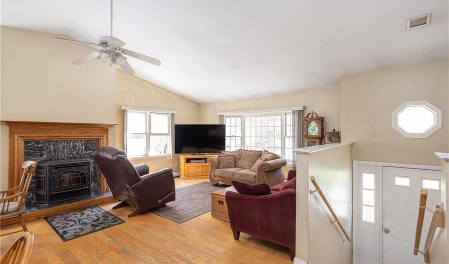 246 Long Hwy, Little Compton, RI 02837 - 5 Beds, 3 Bath