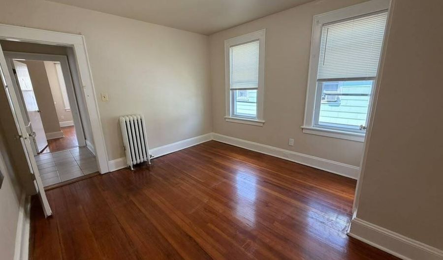 223 Wayne St 2Nd Fl., Bridgeport, CT 06606 - 2 Beds, 1 Bath
