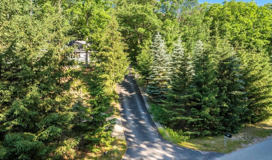 4473 Paper Birch Ln, Acme, MI 49686 - 3 Beds, 3 Bath