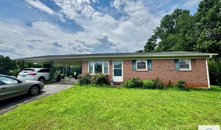 306 Clarence Martin Rd, Bassett, VA 24055 - 3 Beds, 1 Bath
