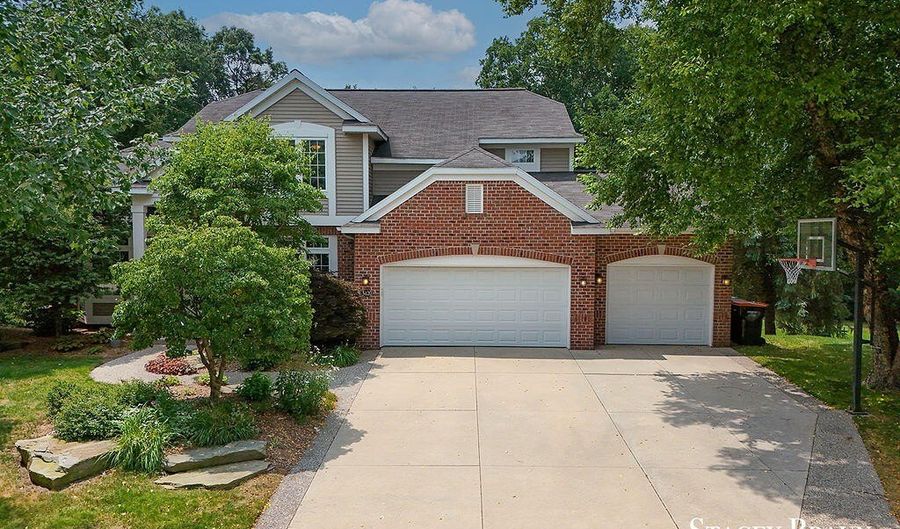 5420 Clemwood Ct SE, Ada, MI 49301 - 5 Beds, 4 Bath