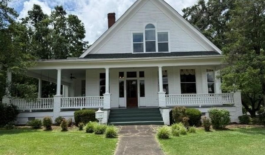 124 Eureka St, Batesville, MS 38606 - 5 Beds, 4 Bath
