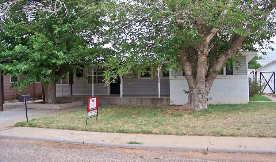 309 SW 10th St, Andrews, TX 79714 - 2 Beds, 2 Bath