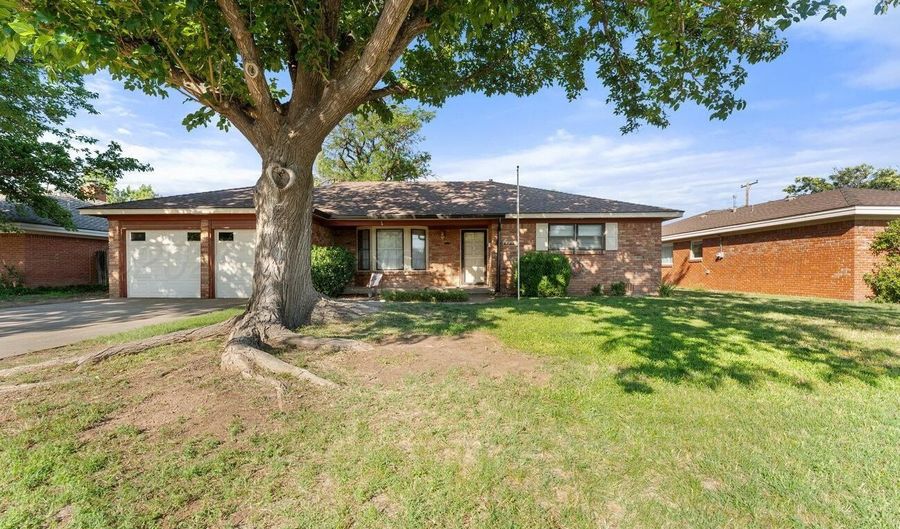 4915 YALE St, Amarillo, TX 79109 - 3 Beds, 2 Bath