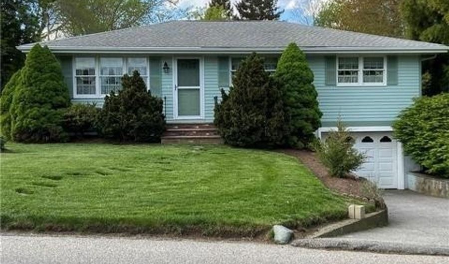 75 Hopeworth Ave, Bristol, RI 02809 - 3 Beds, 2 Bath