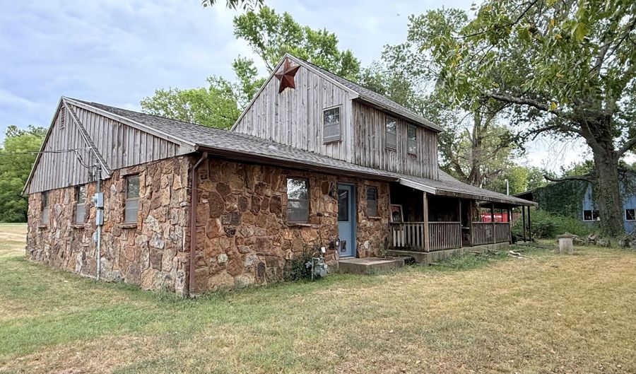 8526 SE 70th Ter, Baxter Springs, KS 66713 - 3 Beds, 3 Bath