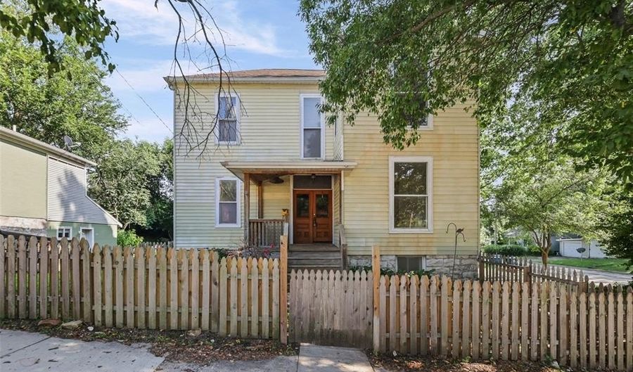 407 E 9th St, Alton, IL 62002 - 4 Beds, 2 Bath