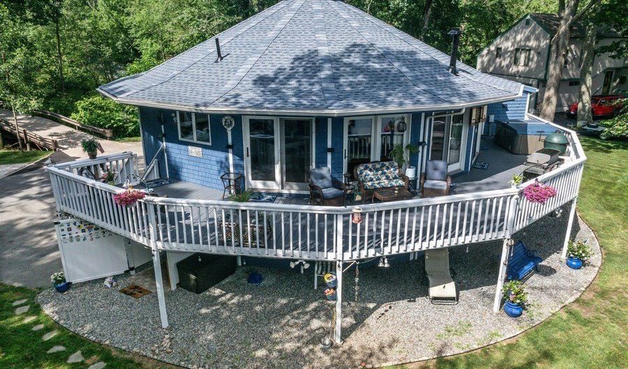108 Pleasant Valley Rd, Amesbury, MA 01913 - 2 Beds, 2 Bath