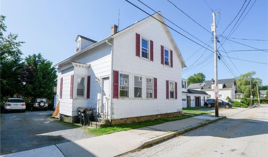 23 Stockholm St 2, Newport, RI 02840 - 2 Beds, 1 Bath