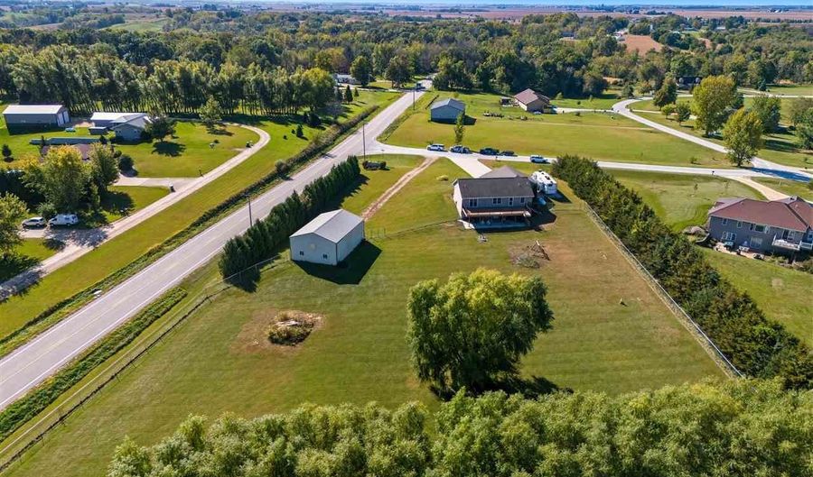 22980 105th St, Anamosa, IA 52205 - 5 Beds, 3 Bath