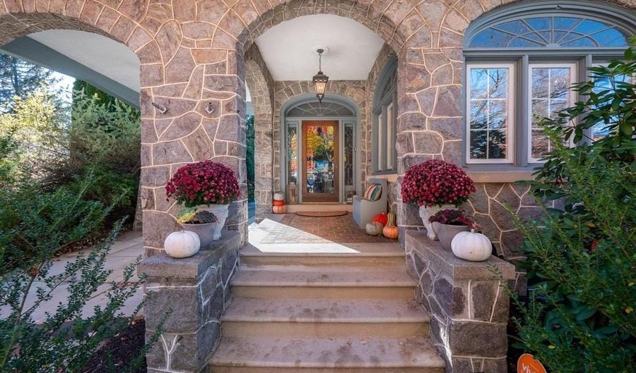 712 N 30TH St, Allentown, PA 18104 - 5 Beds, 3 Bath