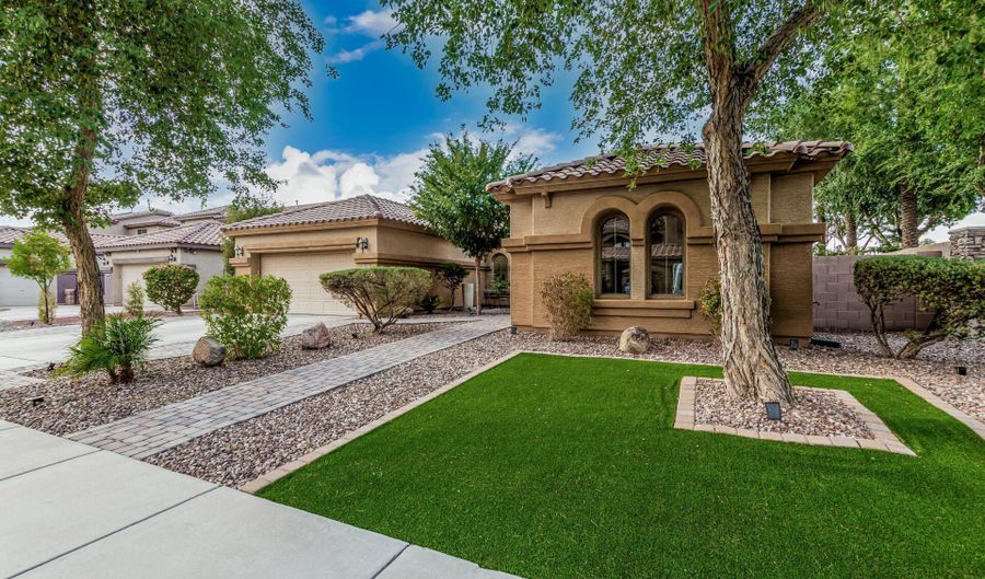 920 W FOLLEY St, Chandler, AZ 85225 - 3 Beds, 3 Bath