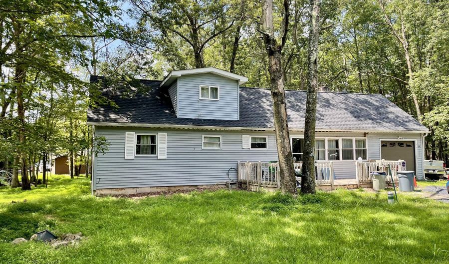113 Lenape Trl, Albrightsville, PA 18210 - 3 Beds, 2 Bath