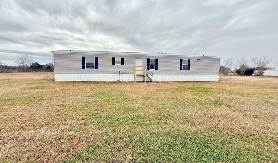 9106 Leo Montet Pvt Ln, Abbeville, LA 70510 - 3 Beds, 2 Bath