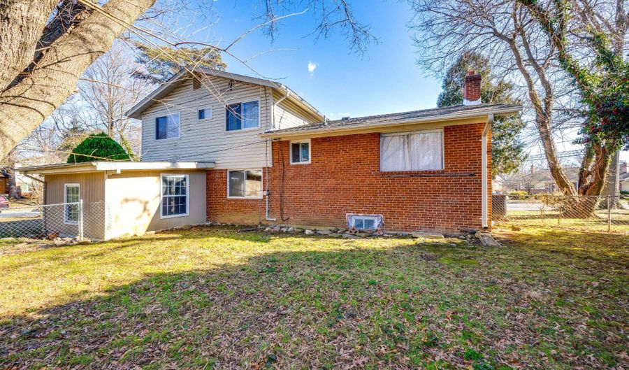 6201 LONE OAK Dr, Bethesda, MD 20817 - 4 Beds, 3 Bath