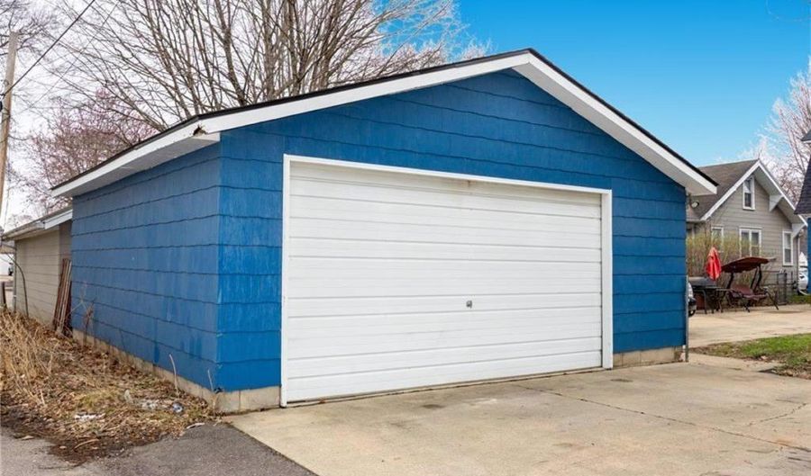 902 4th Ave SW, Austin, MN 55912 - 4 Beds, 2 Bath