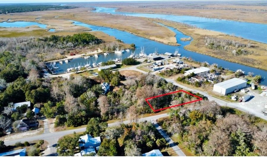 350 Market St, Apalachicola, FL 32320 - 0 Beds, 0 Bath