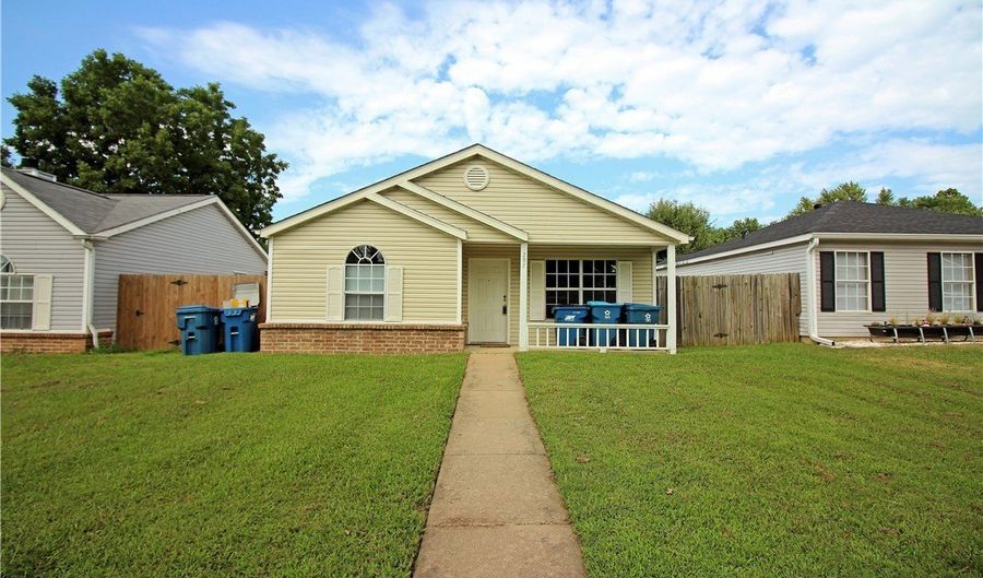 207 17th St, Bentonville, AR 72712 - 3 Beds, 2 Bath