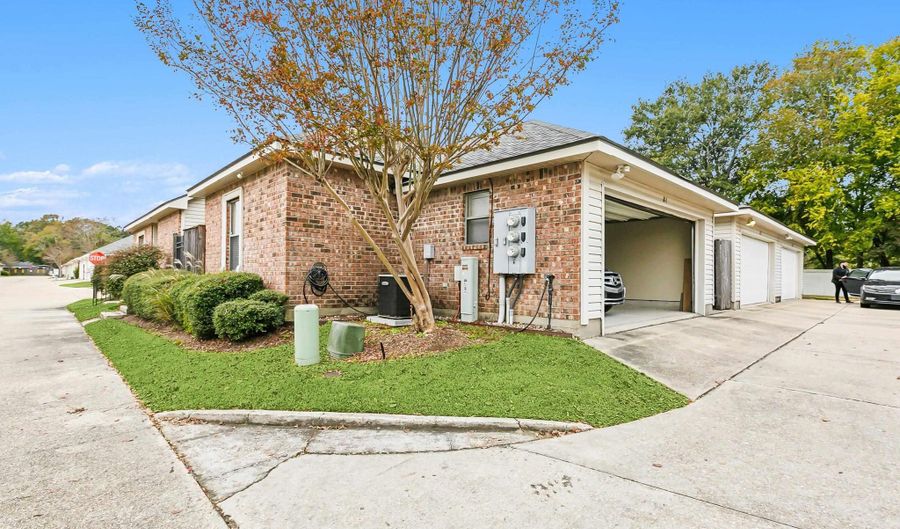 12500 Old Hammond Hwy #B1, Baton Rouge, LA 70816 - 2 Beds, 2 Bath