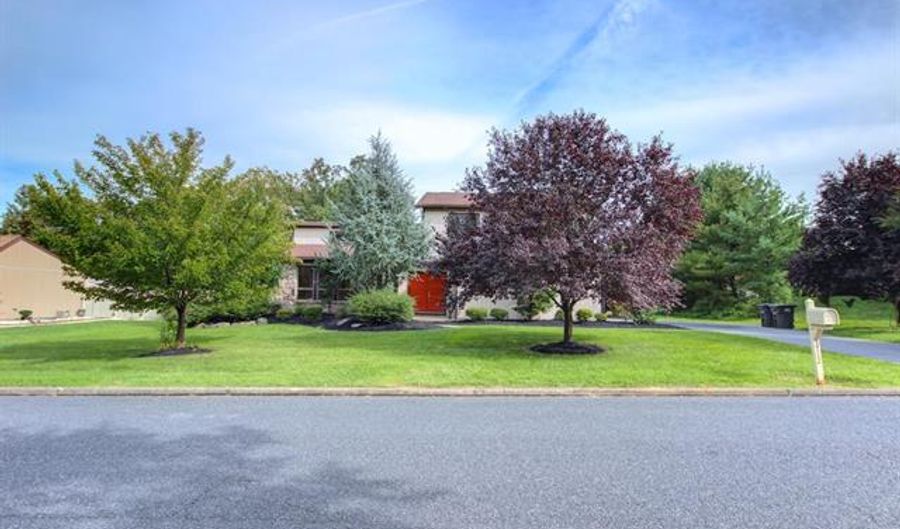 3712 Crest View Dr, South Whitehall, PA 18103 - 3 Beds, 3 Bath