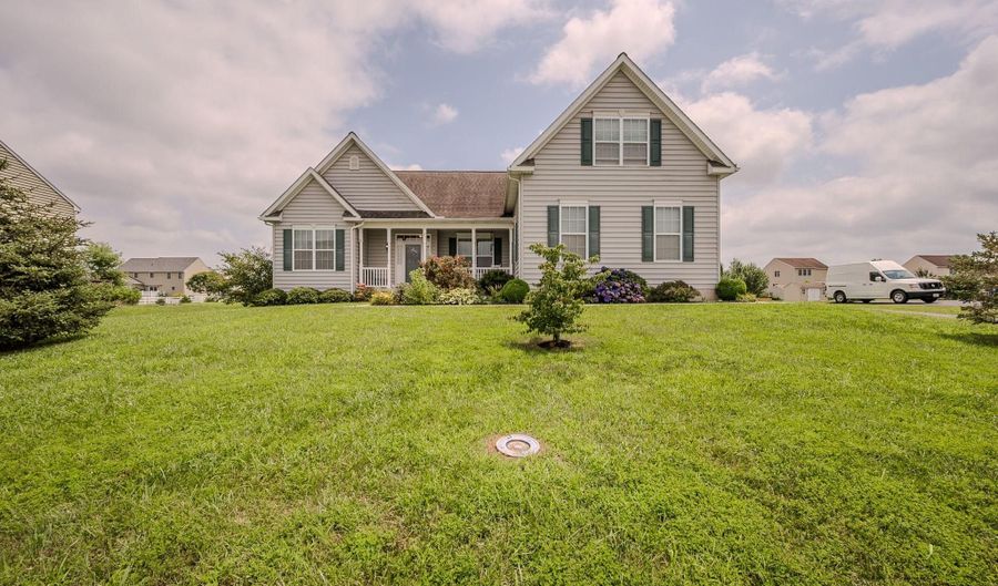 631 SUNRISE Dr, Clayton, DE 19938 - 3 Beds, 2 Bath