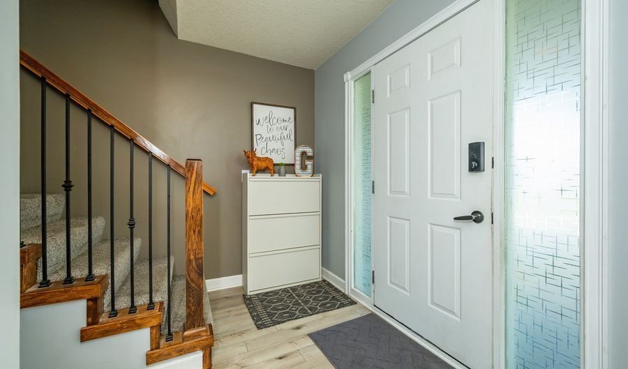 550 25th St SE, Altoona, IA 50009 - 4 Beds, 3 Bath