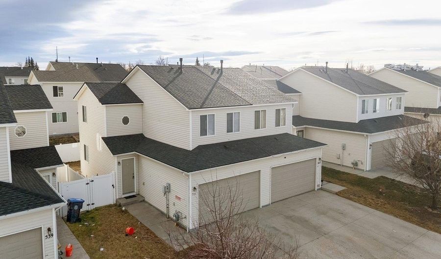 543 W 3RD St, Cheyenne, WY 82007 - 3 Beds, 3 Bath